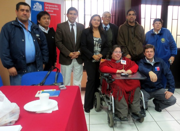 Autoridades junto a integrantes de la Corporación Nehuén Araucanía Inclusiva
