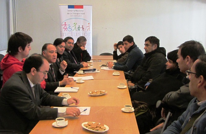Reunión entre el SENADIS, Seremi de Transportes de la Región del Bio Bío, gremios del transporte de Concepción y agrupaciones de personas con discapacidad.