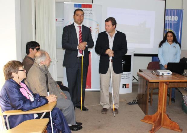 Renzo Trisotti y Guillermo Cortés durante la inauguración del curso de orientación y movilidad