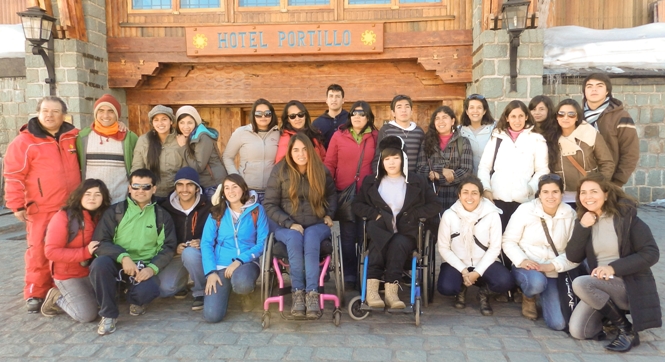 Grupo participante de Semana de esquí y snowboard inclusivo en Portillo