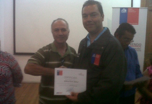 Director Regional de Tarapacá entrega certificado