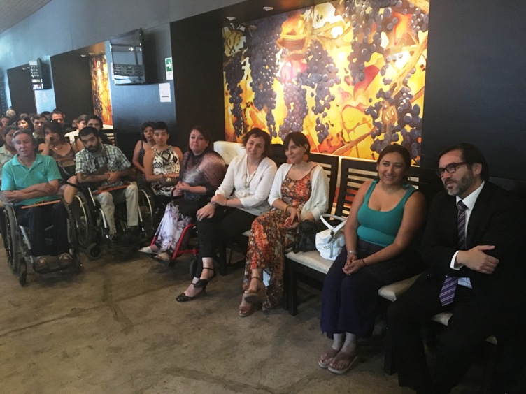 Fosis y Senadis certifican a personas con discapacidad del programa Yo Emprendo Semilla en la región Metropolitana