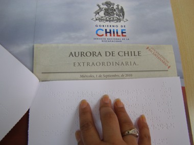 Versión en Braille de la Aurora de Chile, realizada por el Servicio Nacional de la Discapacidad.