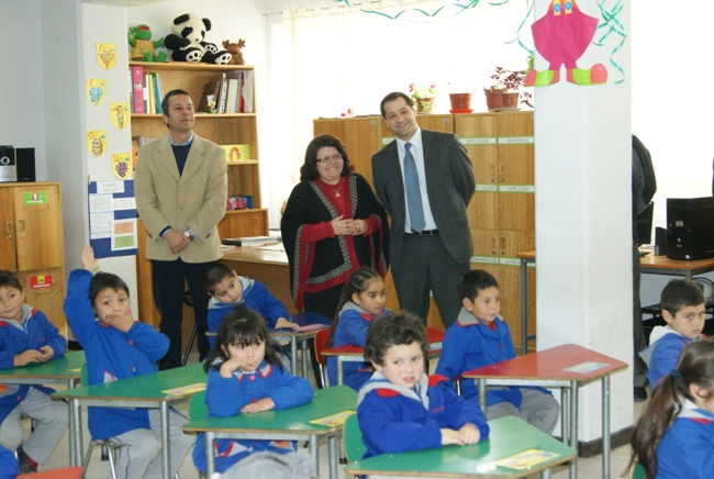 Director Regonal del Senadis visita el Liceo Municipal de María Pinto.