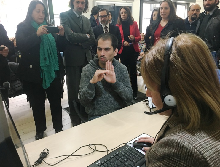 Sence implementa atención para personas Sordas con sistema de “video interpretación” en todo Chile