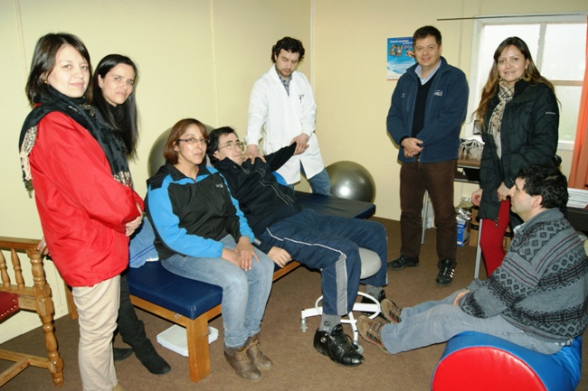 Autoridades visitan Centro de Rehabilitación Comunitario de Mañihuales
