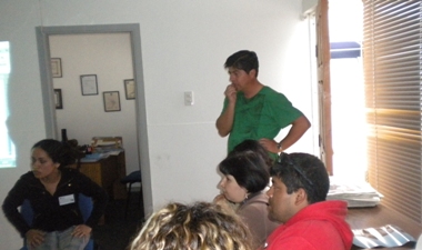 El Coordinador de Gestión Operativa del Senadis durante uno de los talleres de apresto laboral.