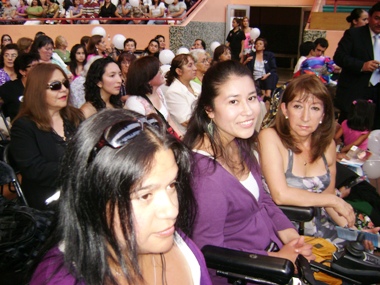 Cecilia Bastías junto a las mujeres con discapacidad que participaron en la celebración