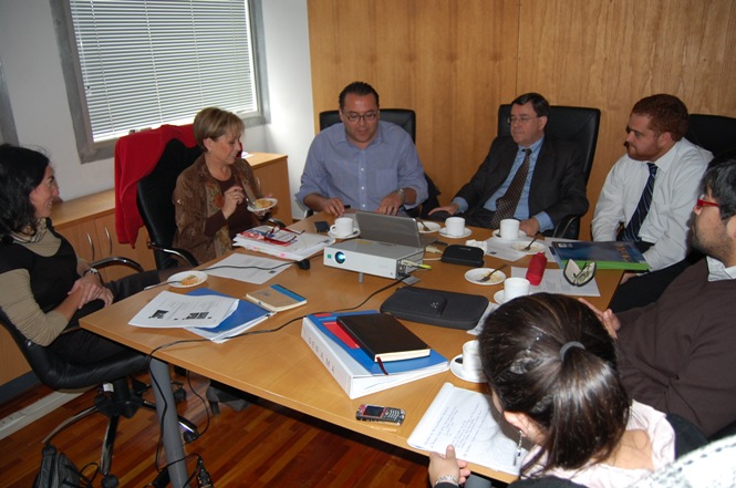 Las autoridades regionales reunidas en el Comité Técnico Regional (COTER) del Ministerio de Planificación en Concepción. 

