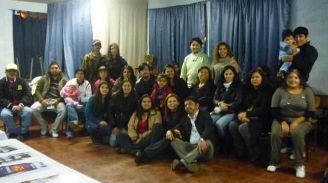 Ximena Arancibia de la Dirección Regional del y los profesionales del Sernac junto a integrantes de la Agrupación de Sordos de Antofagasta.