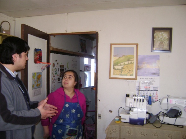 Francisco Diez visitó a microemprendedora con discapacidad. 