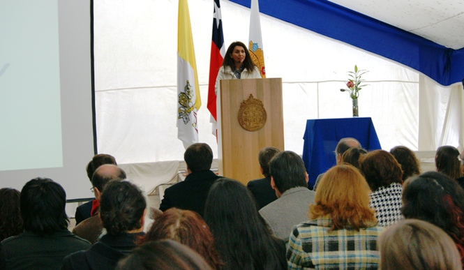 Directora Regional Metropolitana del Senadis en inauguración de la sala del Programa PIANE UC