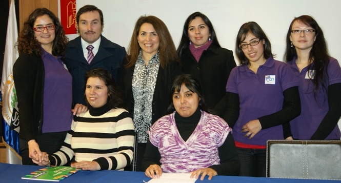 Soledad Narbona, Directora Regional del Senadis junto a integrantes de CIDEVI-Ven y Christian Parraguez de la Universidad SEK.