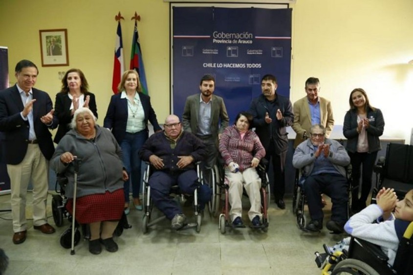 Seremi de Desarrollo Social y Familia junto a representantes de personas con discapacidad