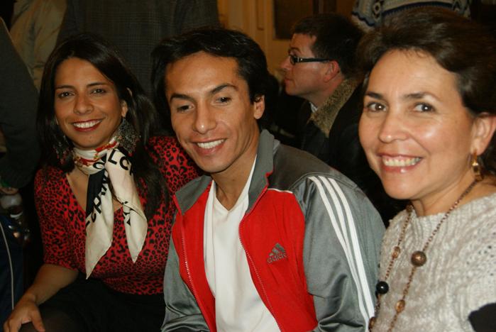 Directora Regional junto a la Gobernadora de Santiago y el atleta Daniel Vásquez