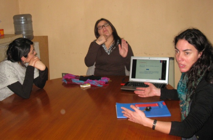 Directora Regional junto a representantes de asociaciones de y para personas sordas de Concepción.