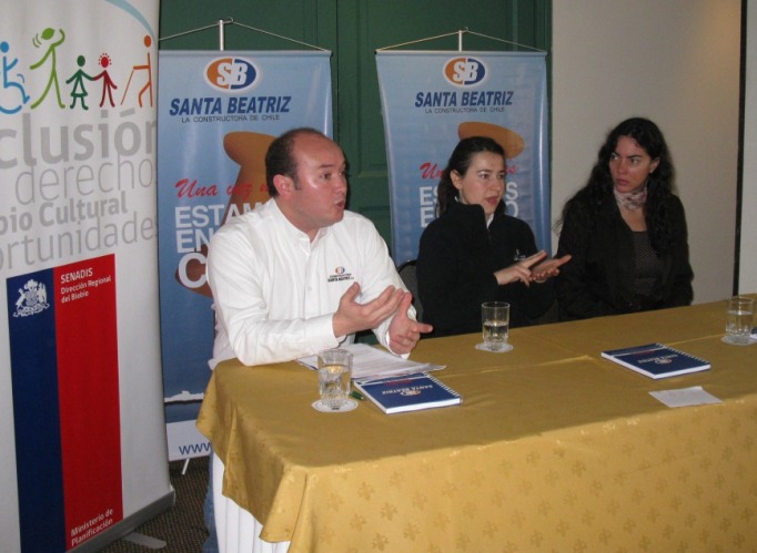 Directora regional en presentación de proyecto inclusivo de la Constructora Santa Beatriz
