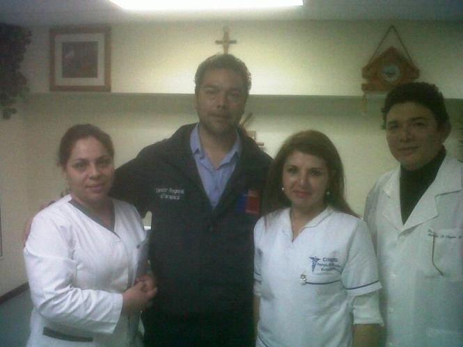 Director Regional Senadis Tarapacá Guillermo Cortés Muñoz y el médico Antonio Vargas, Fisiatra-CIMED y profesionales CIMED
