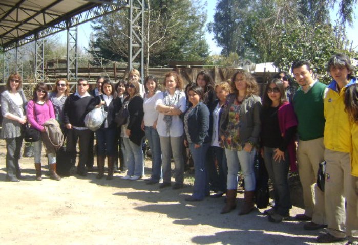 Grupo de funcionarios municipales en Centro de Rehabilitación Zooterapia Imagina