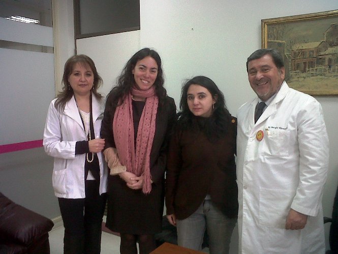 Directora Regional junto a representantes del hospital.