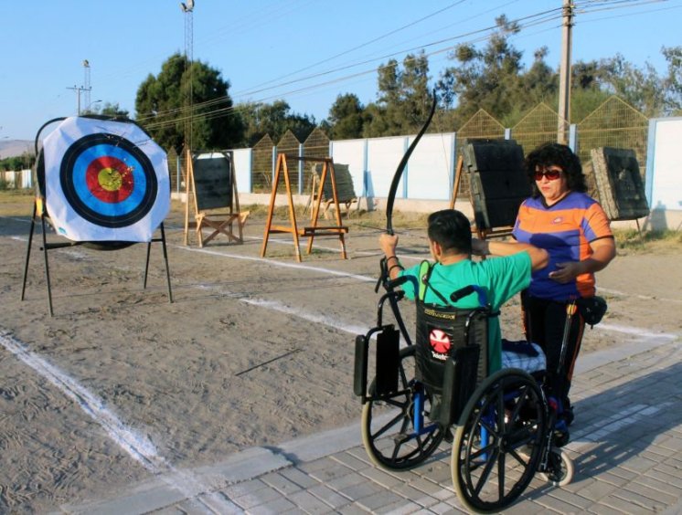 Persona con discapacidad física práctica Tiro con Arco.