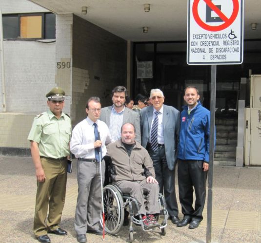 Autoridades de La Araucanía impulsan campaña por el respeto a los Estacionamientos para personas con discapacidad.