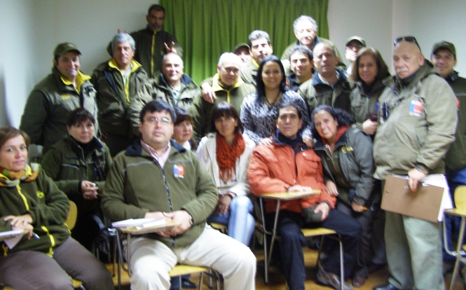 Grupo de funcionario del Parque Metropolitano y Paula Aravena, encargada del SIAC