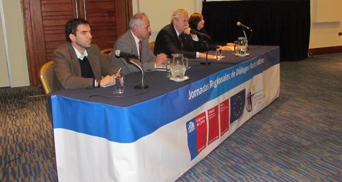 El Sub Director Nacional del Senadis junto a las autoridades regionales durante el desarrollo de la jornada Plandisc en Punta Arenas