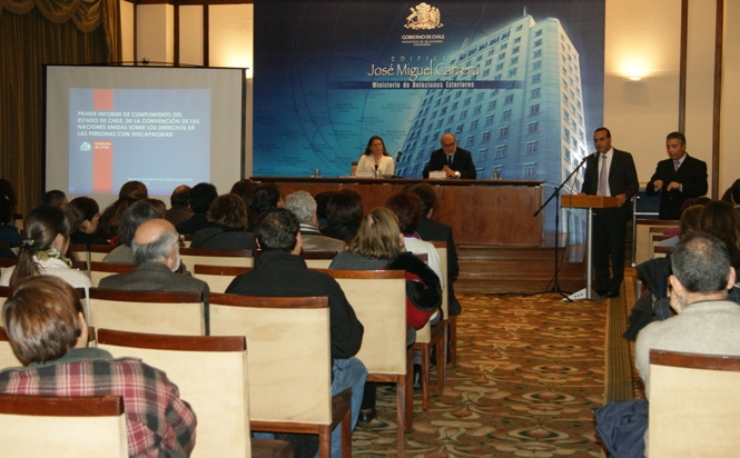 Directora del Senadis y Director de la DIDEHU durante el Encuentro realizado en el Ministerio de Relaciones Exteriores.
