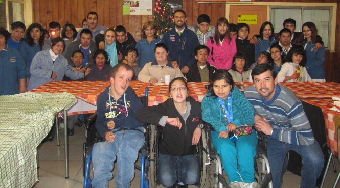 Autoridades regionales junto a jóvenes de Coanil en celebración del Día Internacional de las Personas con Discapacidad