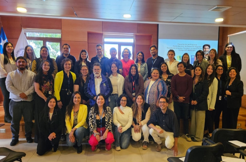 Foto grupal de los participantes en la jornada.