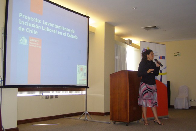 Alejandra Delaporte, profesional del Departamento de Innovación y Desarrollo del Senadis, presentó el Proyecto LILE.