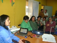 En la fotografía aparece la Coordinadora Regional Paula Aravena dictando el taller