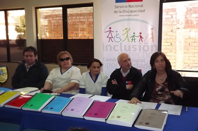 Directora Regional de Senadis entrega Papelucho Accesible en Día del Bastón Blanco