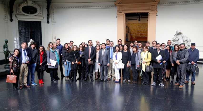 Autoridades y participantes del seminario de inclusión laboral en el Museo de Bellas Artes.