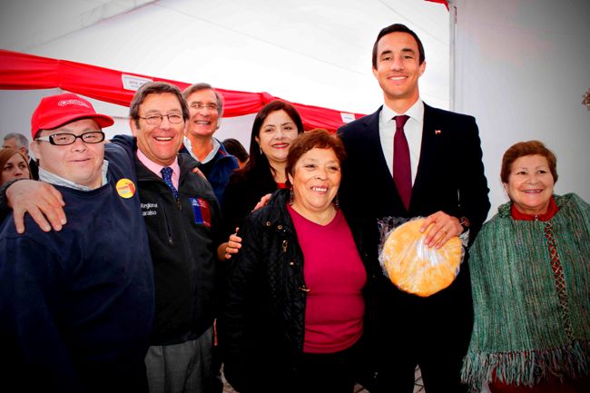Ministro Jobet y Director Regional, Francisco Lazo en la Segunda Feria para Personas con Discapacidad