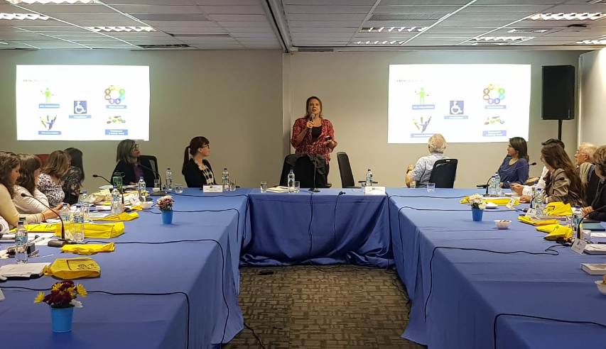 Directora Nacional expone en Jornada de Proyectos Asociativos Regionales de CONICYT.