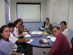 La Coordinadora Regional junto a los profesionales del  CESFAM de Tierra Amarilla