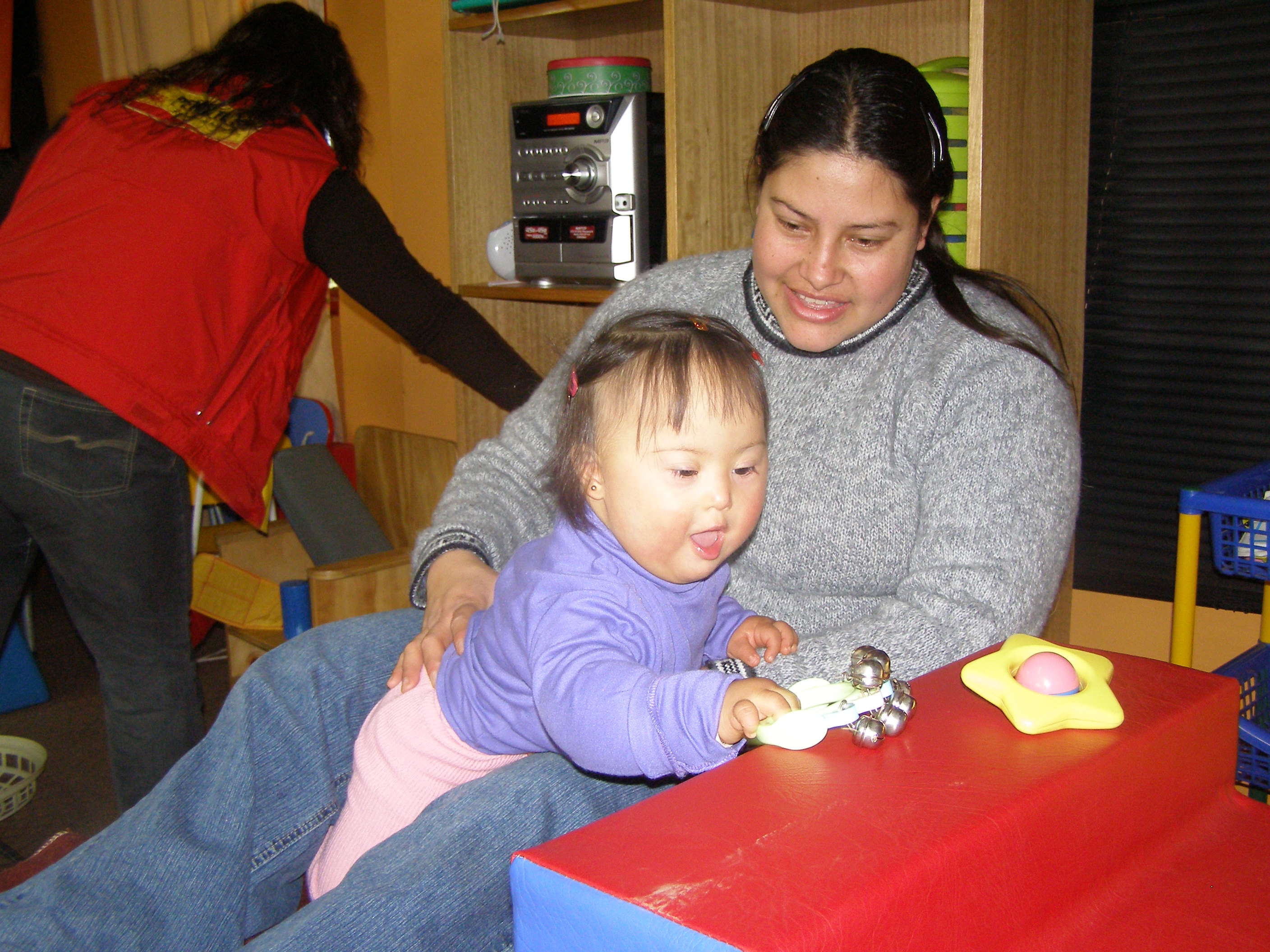 Niña con Discapacidad en el Centro Comunitario de Rehabilitación de Peñalolén