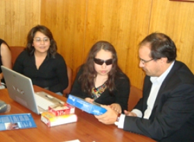 Estudiante con discapacidad visual recibe computador portátil con el 
software Jaws, beneficiaria de un proyecto concursable.