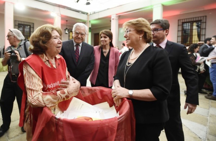 Presidenta invitó a unirse a la campaña de Navidad “Entrega Esperanza” de CorreosChile