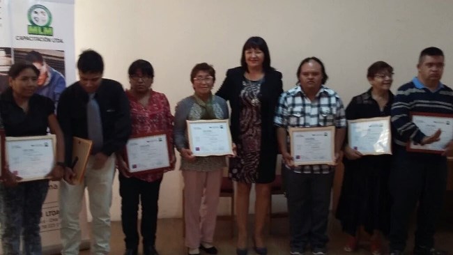 Directora Regional de Senadis asiste a clausura y certificación de Becas Laborales en Arica