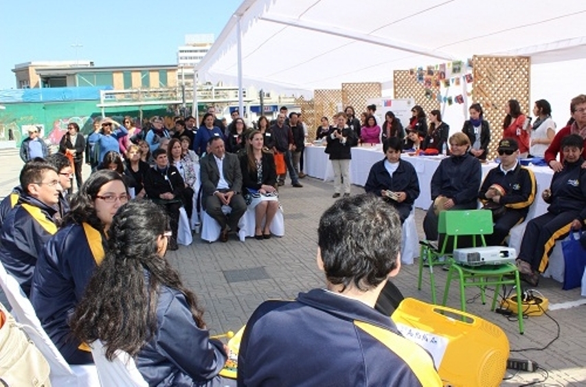 Senadis y Cosam Talca realizan Plaza Ciudadana para acercar la salud mental a la comunidad