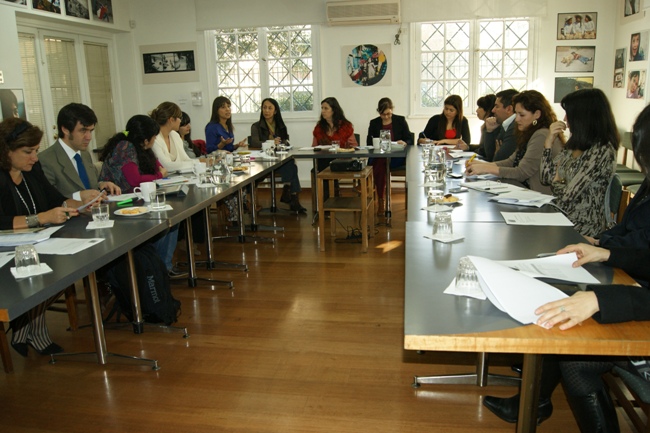 Integrantes de la Mesa de Infancia durante la reunión