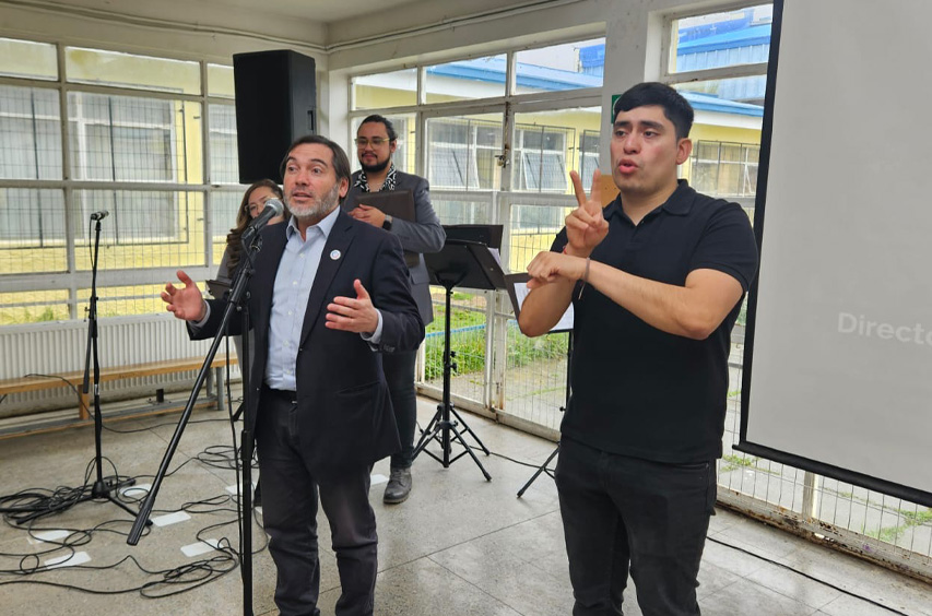 Director Nacional de Senadis visitó proyecto inclusivo de Escuela Padre Alberto Hurtado de Punta Arenas