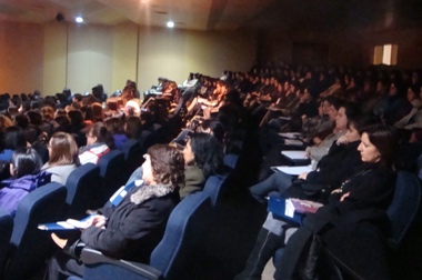 Aparece el público asistente al Seminario de Comunicación y Lenguaje para niños con síndrome de Down en Temuco