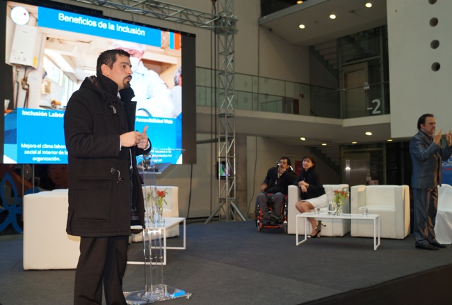 Director Nacional del Senadis durante su presentación. 