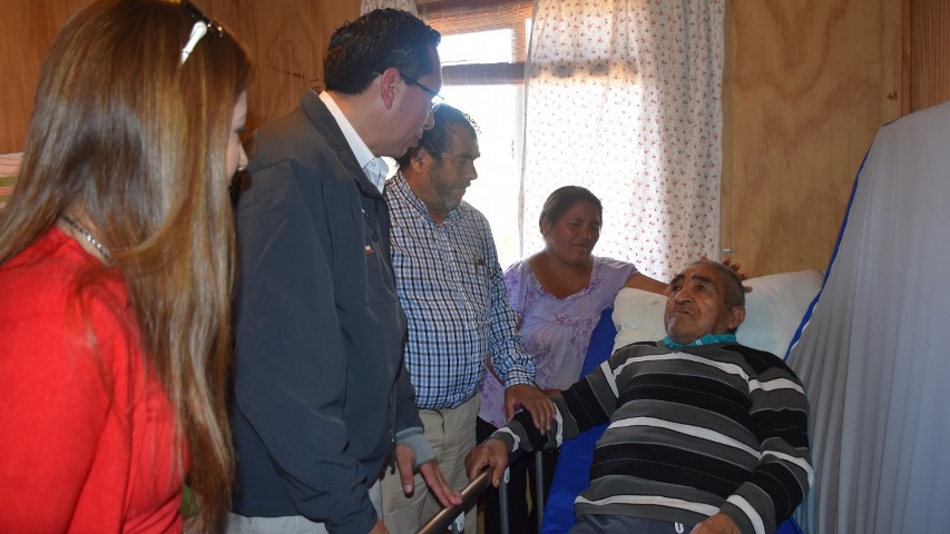 SENADIS Araucanía realiza entrega de catre clínico a adulto mayor con discapacidad