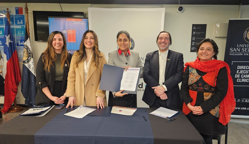 USS firma convenio con el Colegio Médico de Santiago y el Ministerio de Desarrollo Social y Familia para facilitar acceso a prestaciones de salud