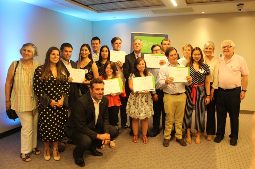 Jóvenes con discapacidad se gradúan de programa laboral de fundación ConTrabajo